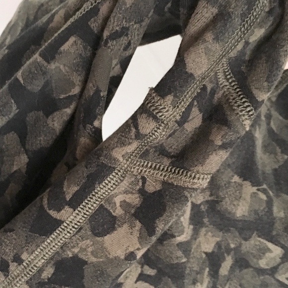 Lululemon Women Track pants Army Green Camo print Y2K Full Zip leg Pockets 6 - Picture 11 of 16